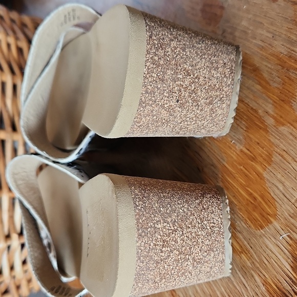 Very Volatile Chocolate Chip Wedge Sandals White Black Sz 8 Cow Hair Print - Picture 3 of 11